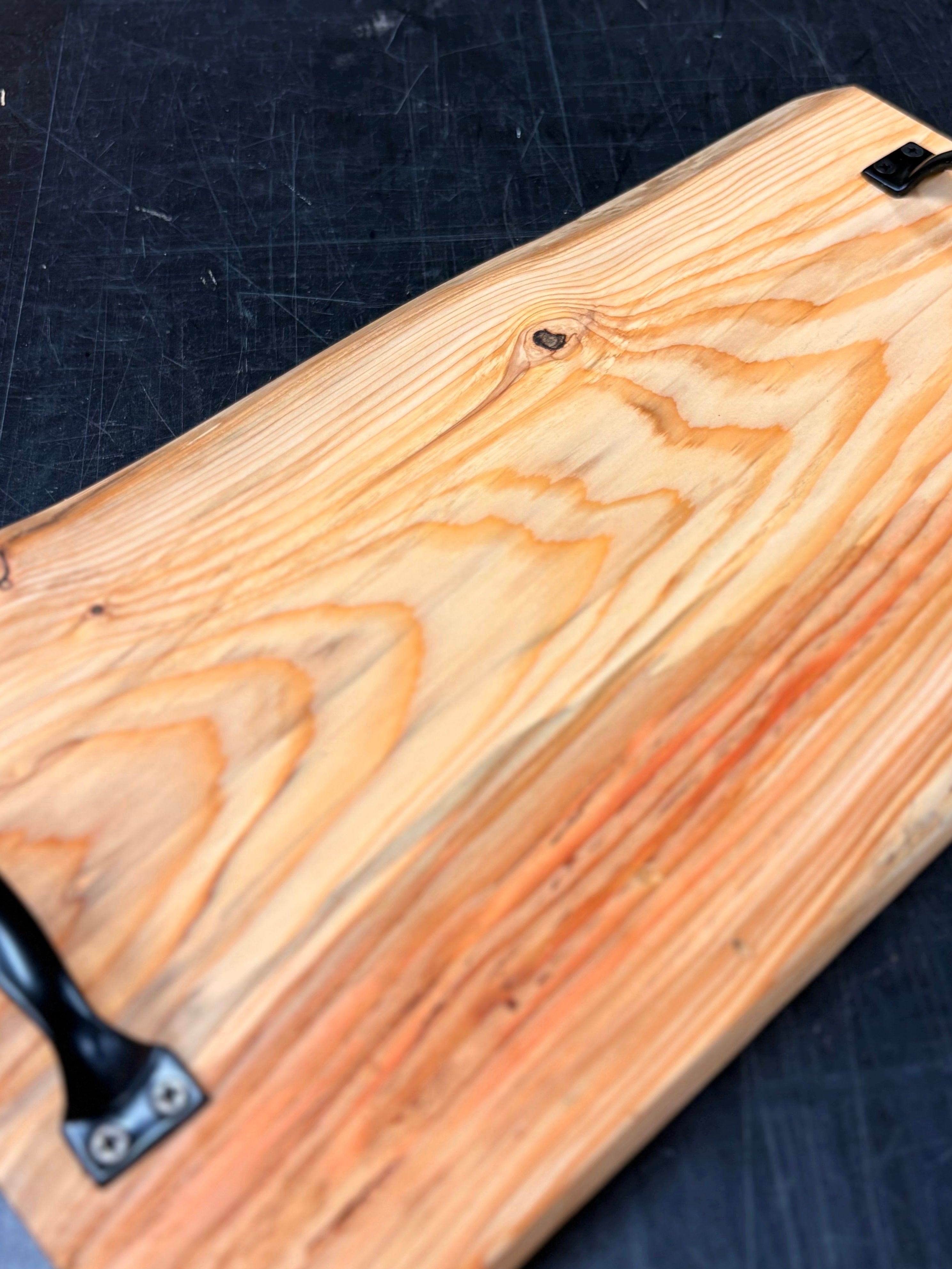 Planche de service en bois - plateau de charcuterie artisanal – 45 cm x 24.5 cm - WoolWood Dream