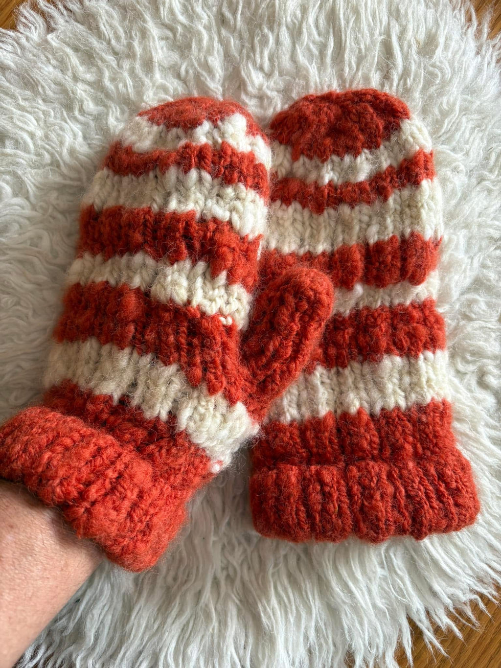 Mitaines en laine filée à la main -  artisanales naturelles 22 cm x 10 cm / WoolWood Dream