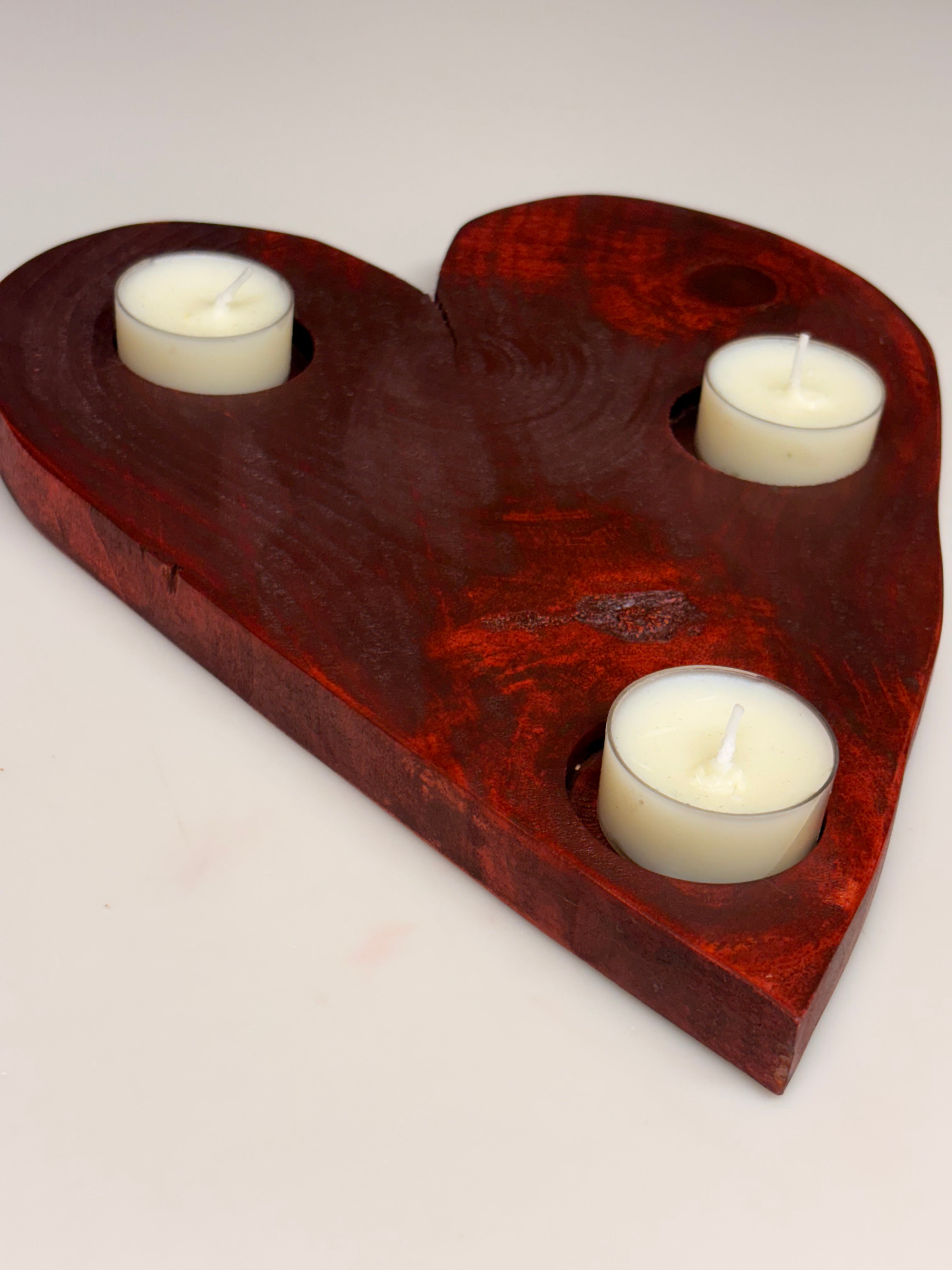 Chandelier cœur en bois artisanal – centre de table chaleureux