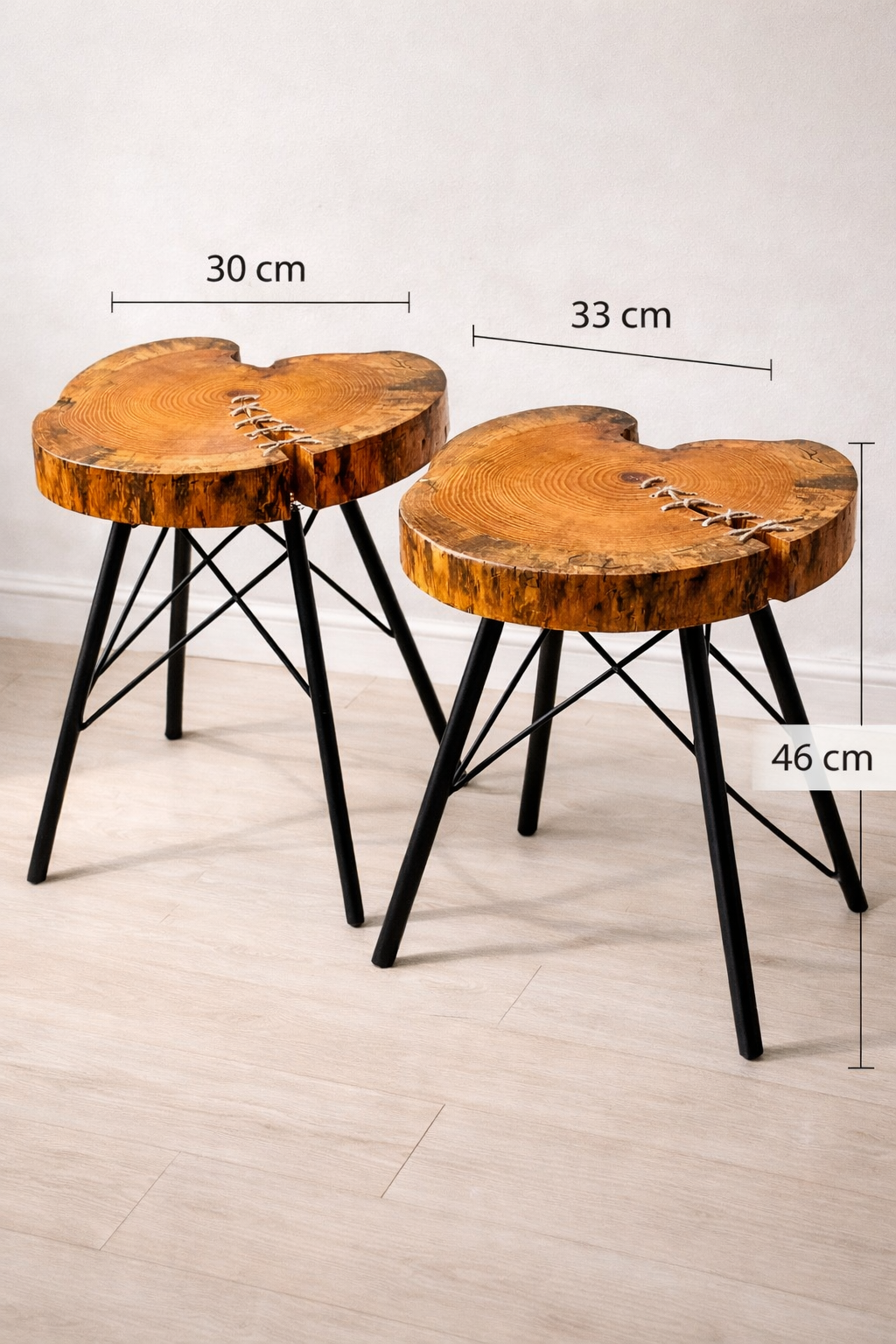 Table en bois artisanale  46 cm x 30 cm x 33 cm - pièce unique / WoolWood Dream