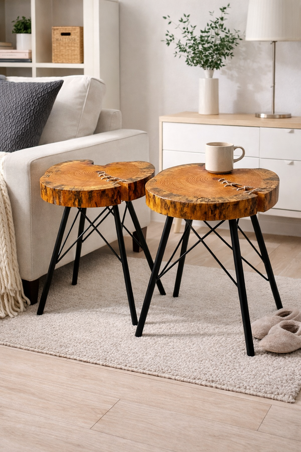 Table en bois artisanale  46 cm x 30 cm x 33 cm - pièce unique / WoolWood Dream