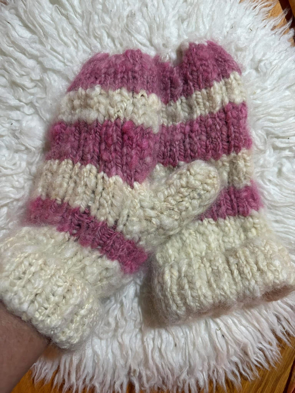 Mitaines en laine filée à la main -  artisanales naturelles 24 cm x 10 cm / WoolWood Dream