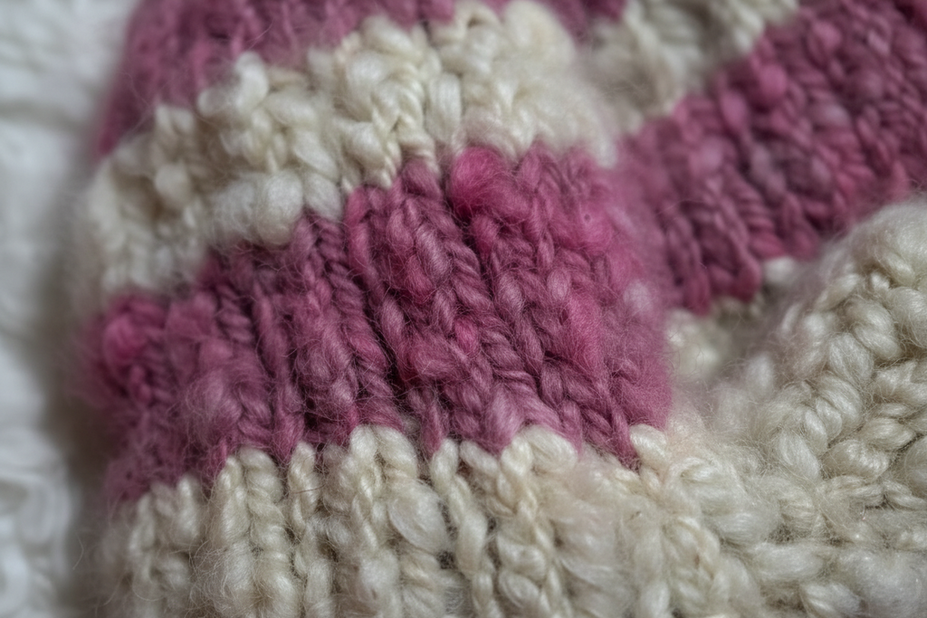 Mitaines en laine filée à la main -  artisanales naturelles 24 cm x 10 cm / WoolWood Dream