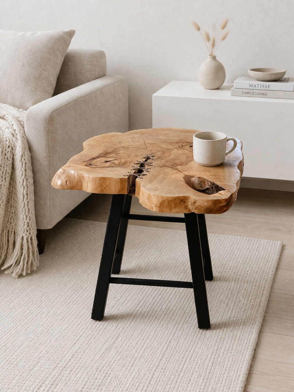 Table en bois artisanale  50 cm x 46 cm x 53 cm - pièce unique / WoolWood Dream