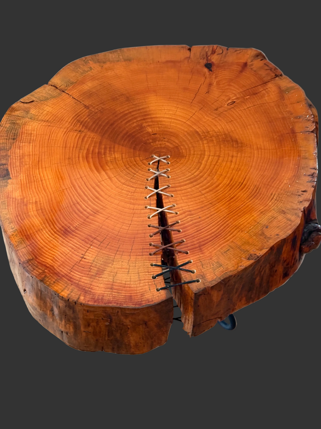 Table en bois artisanale  63 cm x 56 cm x 35.5 cm - pièce unique / WoolWood Dream