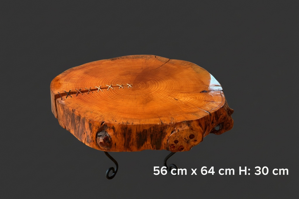 Table en bois artisanale  63 cm x 56 cm x 35.5 cm - pièce unique / WoolWood Dream