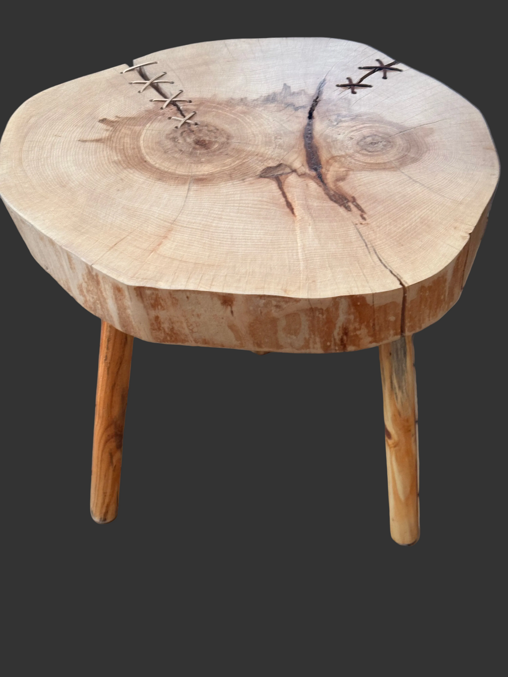 Table d'appoint en bois d'érable artisanale  38 cm x 43 cm x 40.5 cm - pièce unique / WoolWood Dream