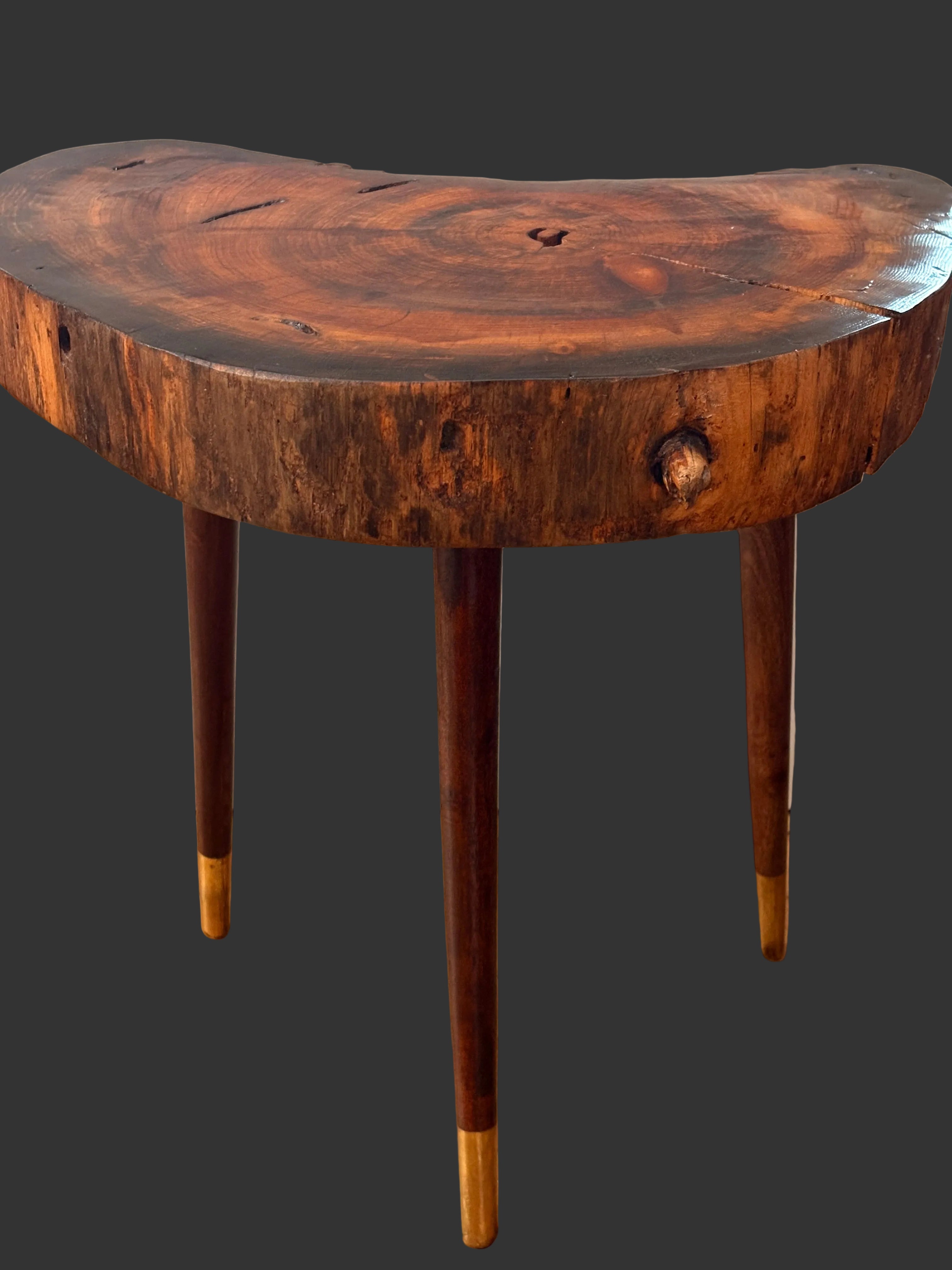 Table en bois artisanale  58.5 cm x 35.5 cm x 53 cm - pièce unique / WoolWood Dream