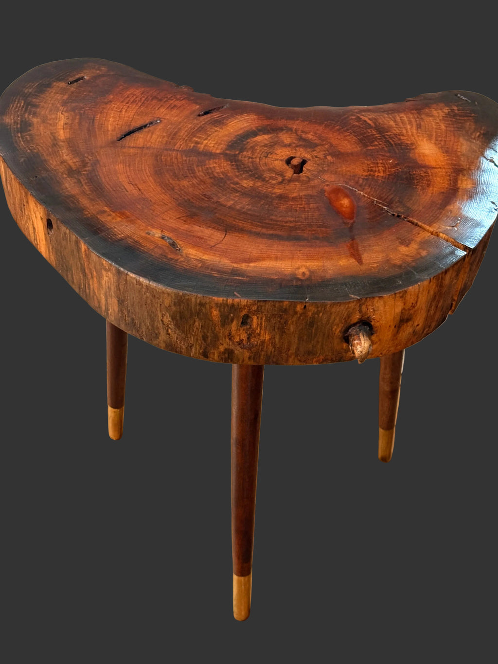 Table en bois artisanale  58.5 cm x 35.5 cm x 53 cm - pièce unique / WoolWood Dream