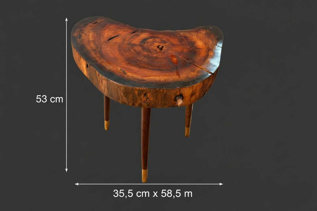 Table en bois artisanale  58.5 cm x 35.5 cm x 53 cm - pièce unique / WoolWood Dream